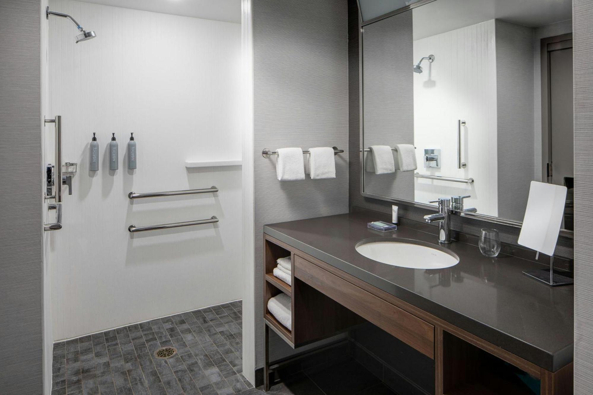Courtyard By Marriott Chicago Downtown/River North Zewnętrze zdjęcie