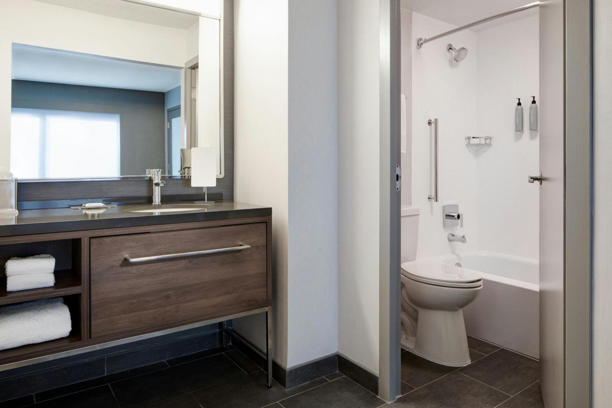 Courtyard By Marriott Chicago Downtown/River North Zewnętrze zdjęcie